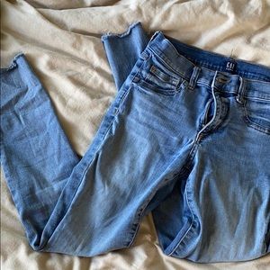 Gap cut off, mid ride jeans